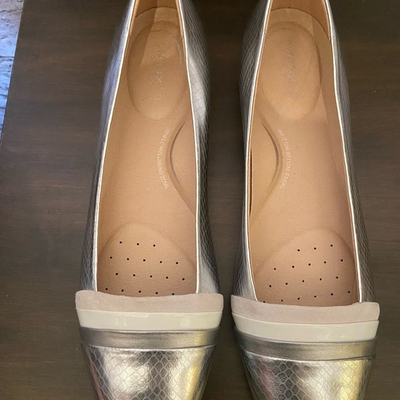 Geox Silver 3 Tone Flats NEW - Picture 2 of 6